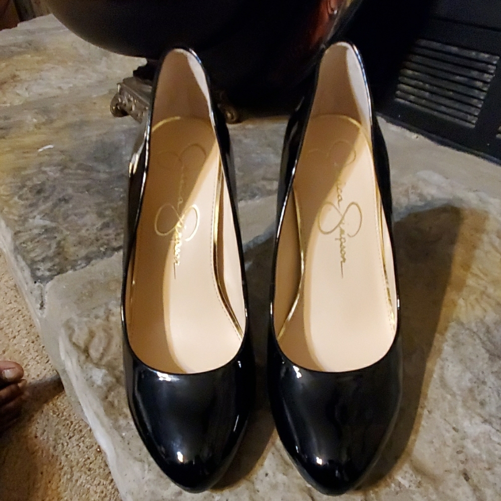Jessica Simpson Shoe (4in pump)